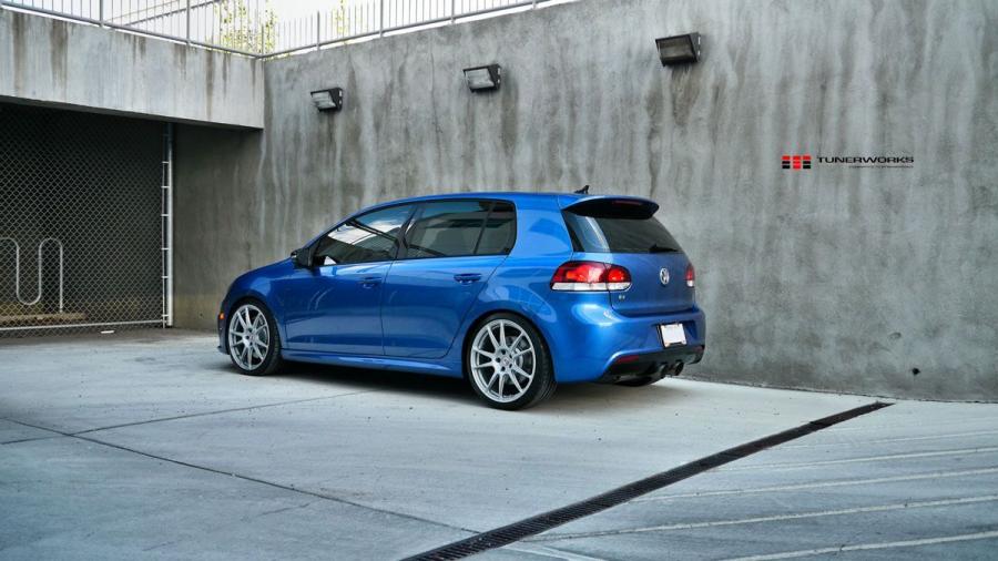  Volkswagen Golf R P44SC by HRE 2012 года  (фото 2 из 4)
